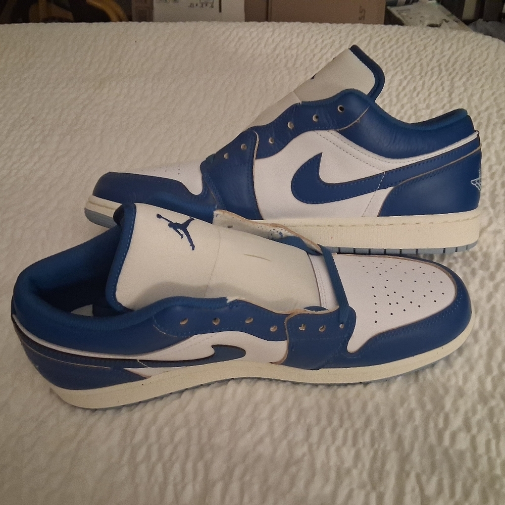 Nike Men's Blue and White Sneakers